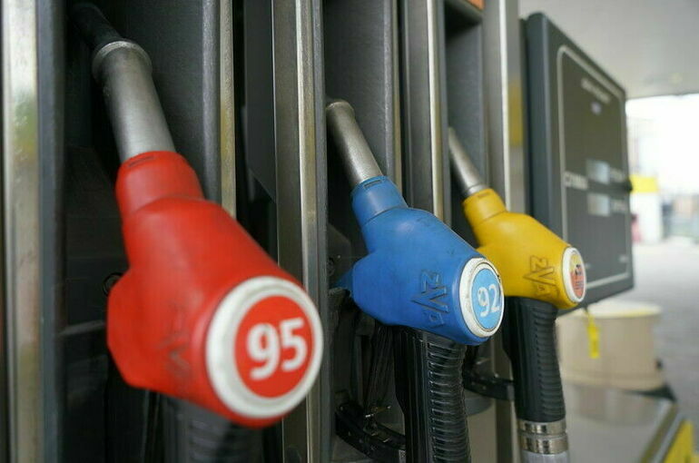 Бензин Аи-95 на бирже обновил ценовой рекорд - Парламентская газета