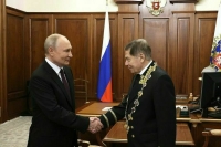 Путин вручил председателю Верховного суда орден Андрея Первозванного