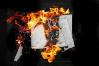 В Стокгольме у посольства Ирана прошла акция с сожжением Корана