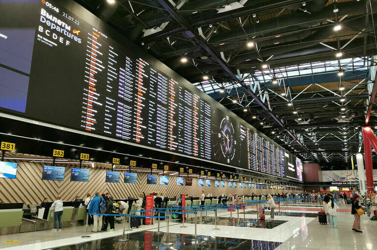 В трех московских аэропортах задержаны 93 рейса