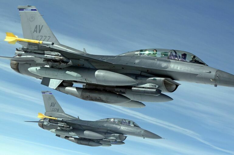 Резников заявил, что Киев получит F-16 не раньше чем через полгода