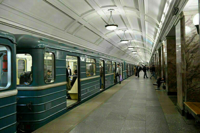 В московском метро задержали распылившего баллончик в лицо пассажира
