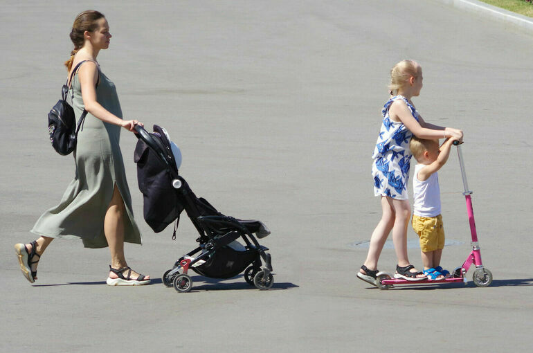 С 1 сентября в России запустят пилотный проект помощи женщинам с детьми