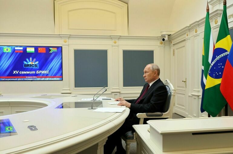 Путин пригласил государства БРИКС на культурный форум в Петербурге