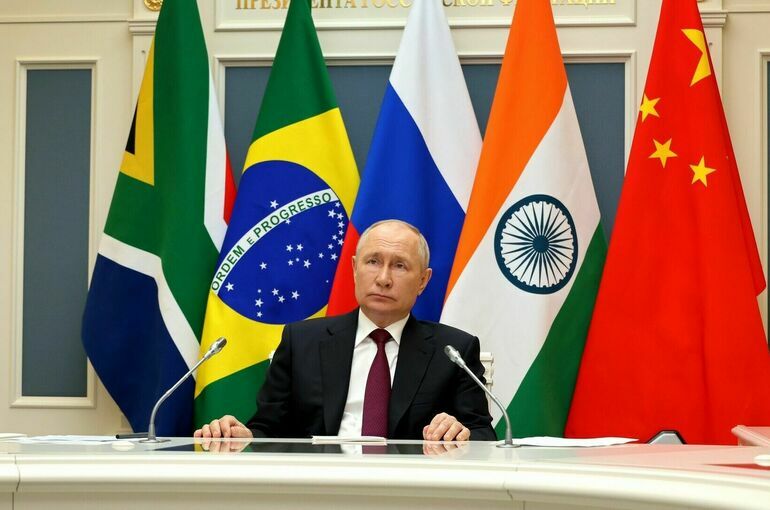 Путин считает, что роль женщин в делах стран БРИКС должна расширяться