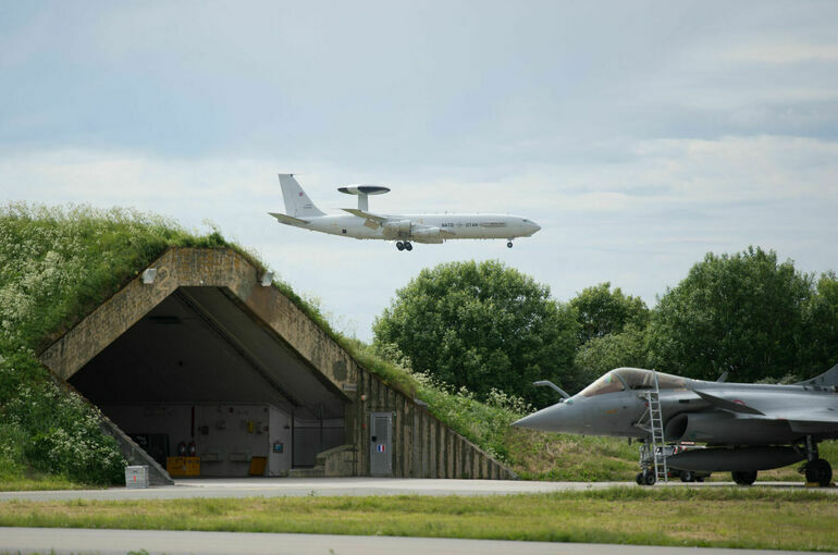 В небе Румынии зафиксировали рекордное скопление разведывательной авиации НАТО