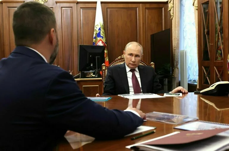 Путин выразил соболезнования семьям погибших в авиакатастрофе в Тверской области