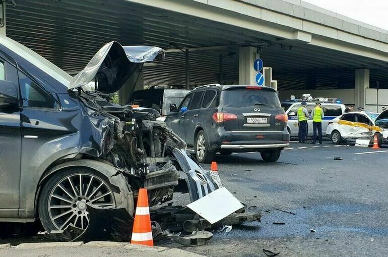 В Москве в результате ДТП погиб пассажир такси