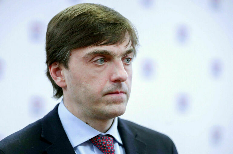 Кравцов заявил, что за серебряную медаль начислят до трех баллов к ЕГЭ