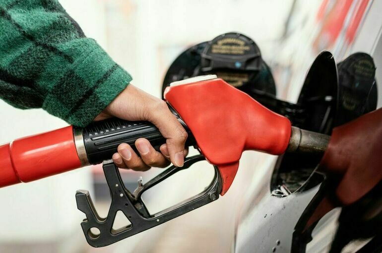 Бензин АИ-95 и дизтопливо подорожали на бирже до рекордных уровней