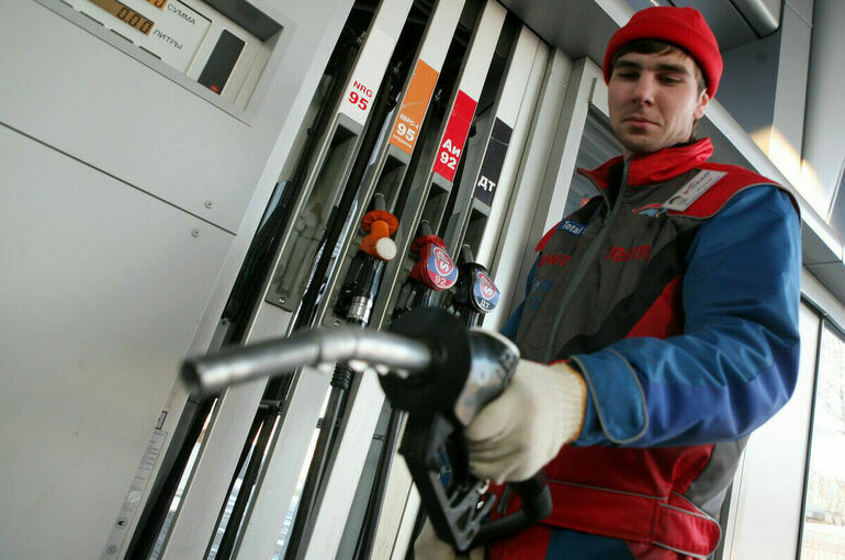 Эксперты спрогнозировали, на сколько в России подорожает бензин