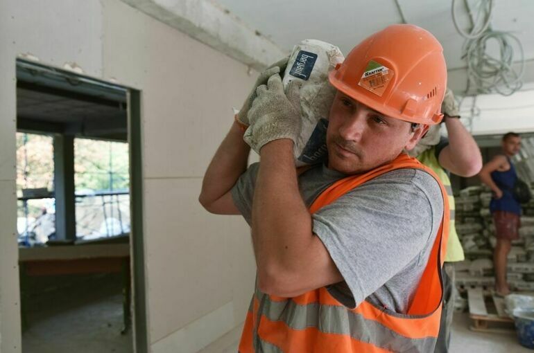 В Москве собираются отремонтировать около тысячи школ