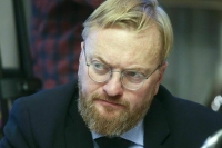 Милонов предложил наказывать за публичное появление в полуобнаженном виде