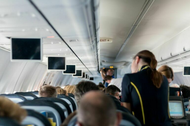В «Уральских авиалиниях» рассказали о членах экипажа севшего в поле A320