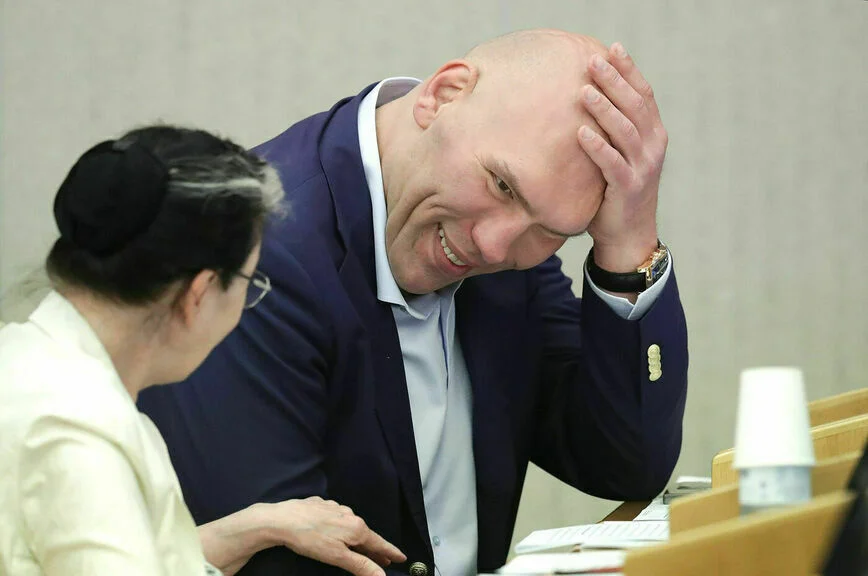 Депутаты Госдумы Галина Хованская и Николай Валуев.
