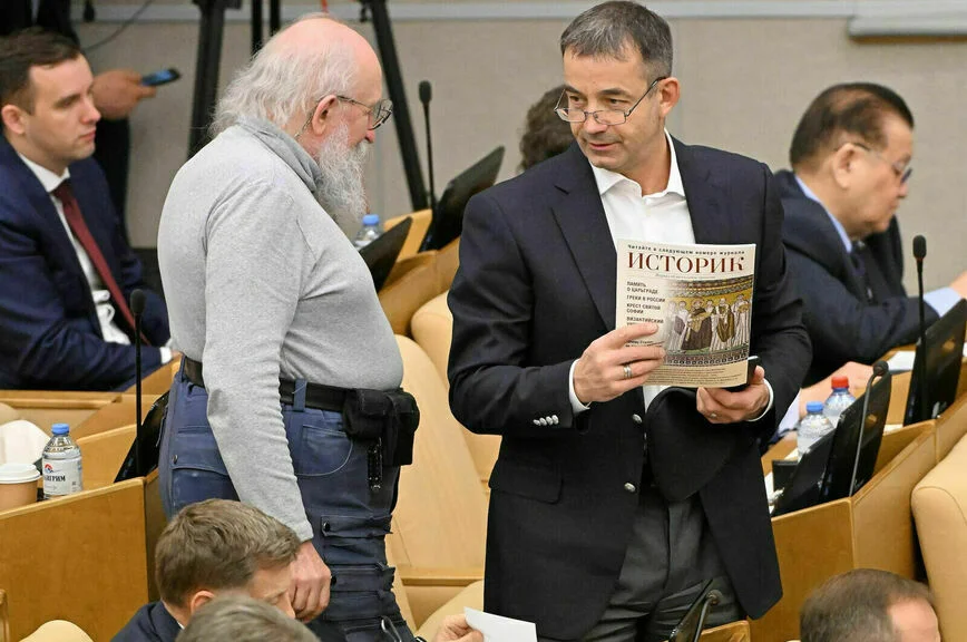 Известный актер Дмитрий Певцов в Госдуме VIII созыва занял пост первого зампреда Комитета по культуре, а эрудит Анатолий Вассерман попал в Комитет по просвещению.