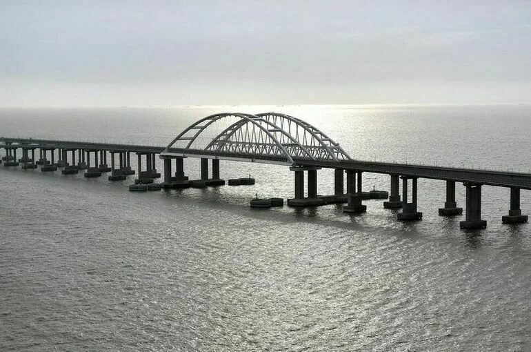 Движение автотранспорта по Крымскому мосту временно перекрыто