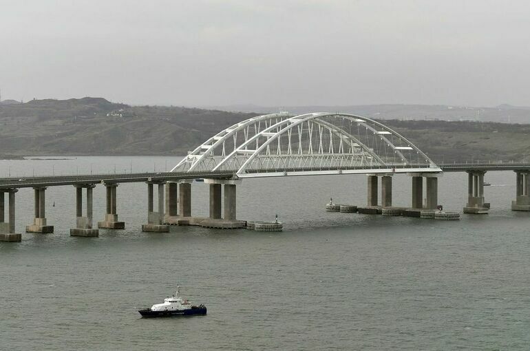 На Крымском мосту второй раз за день временно перекрыли движение