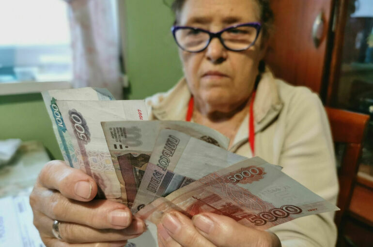 Получить российскую пенсию за рубежом можно только в рублях