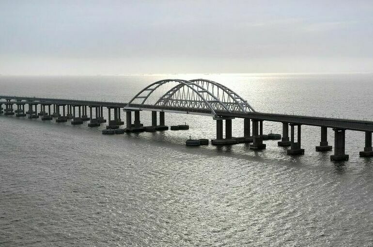 Движение по Крымскому мосту приостановили