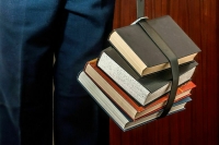 Сенаторы и депутаты проверят наличие учебников в школах своих регионов