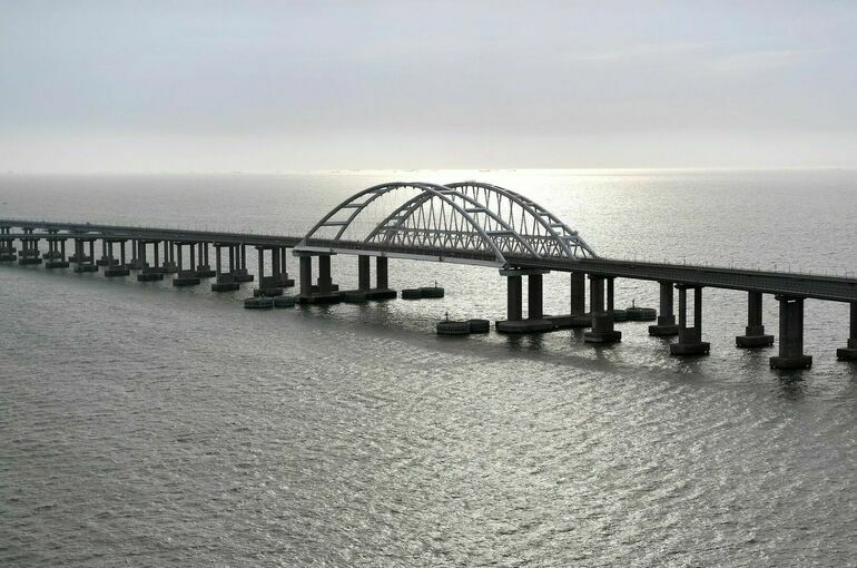 На Крымском мосту перекрыли движение