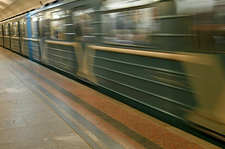 На станции московского метро «Профсоюзная» мужчина упал на рельсы