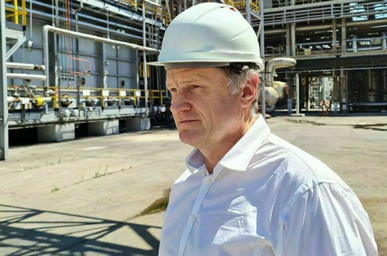 Люди, спасающие предприятия