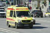 В Москве водитель Mercedes погиб в аварии с грузовиком
