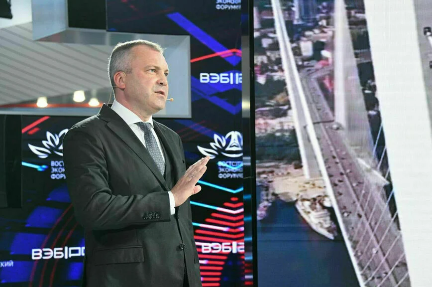 Евгений Попов во время записи политического ток-шоу «60 минут».