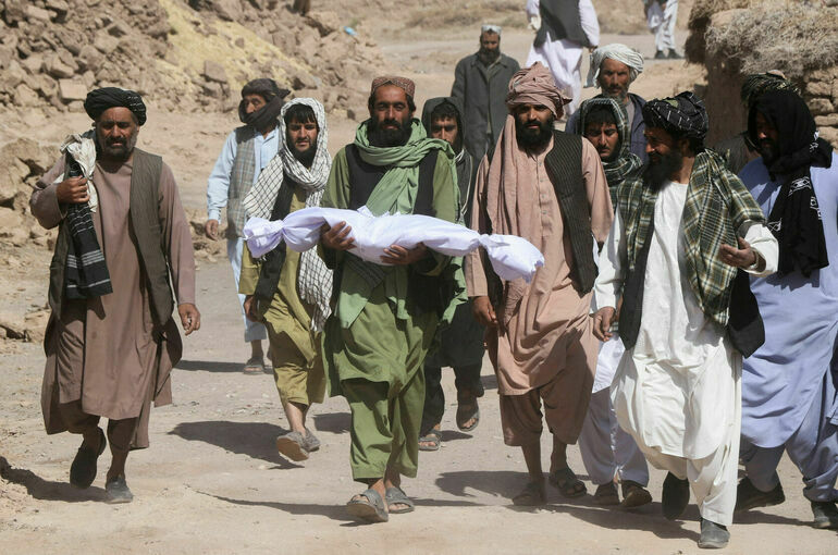 При землетрясении в Афганистане пострадали десятки тысяч человек