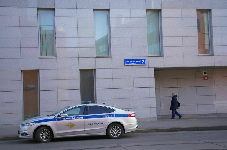 Мужчина погиб в драке у торгового центра в Москве