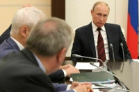Путин поручил кабмину оперативнее решать проблемы с топливом в стране