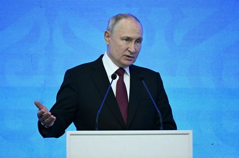 Путин: Авиабаза Кант вносит существенный вклад в безопасность в регионе