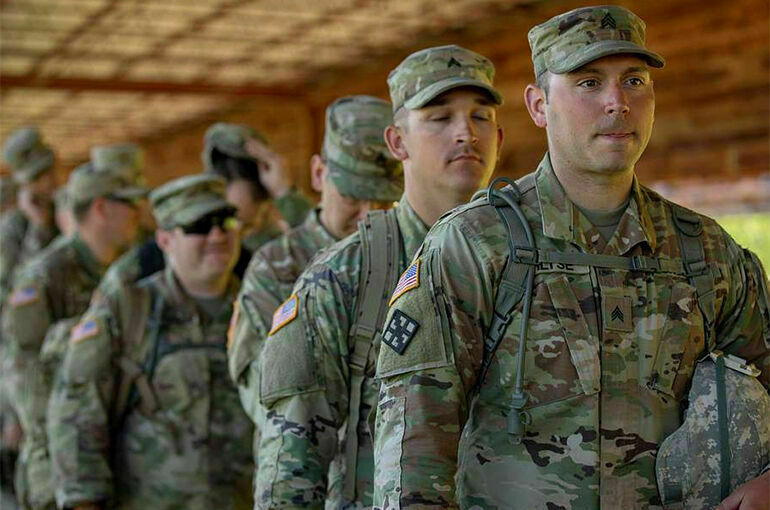 Пентагон подготовит 2 тысячи военных для переброски на Ближний Восток