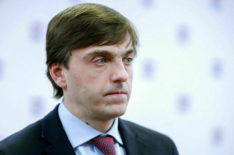 Кравцов не исключил обеспечения старшеклассников бесплатным горячим питанием 