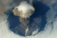Камчатский вулкан Безымянный выбросил пепел на 11 км