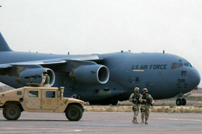 Американский самолет доставил в Израиль партию бронированных джипов