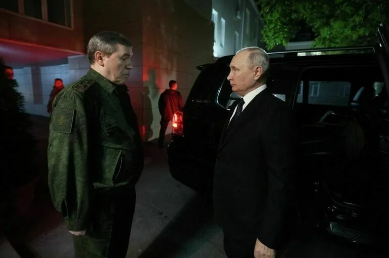 Песков: Поездка Путина в штаб армии в Ростов заранее не планировалась