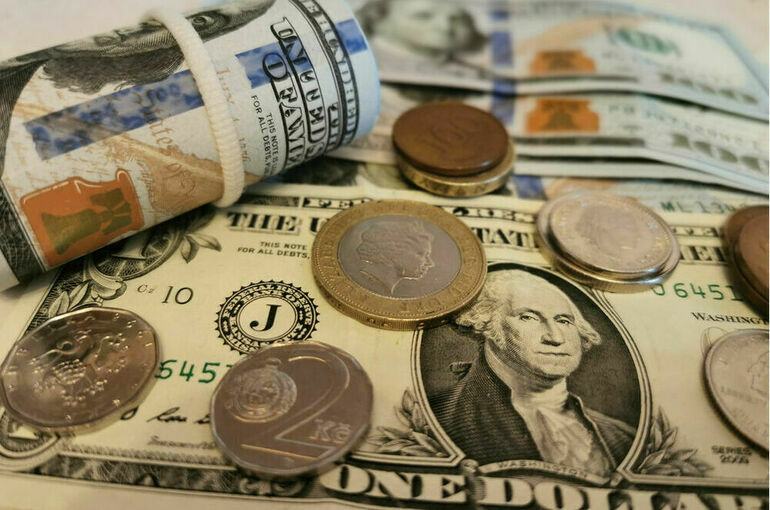 Курс евро опустился ниже 101 рубля впервые с 12 сентября