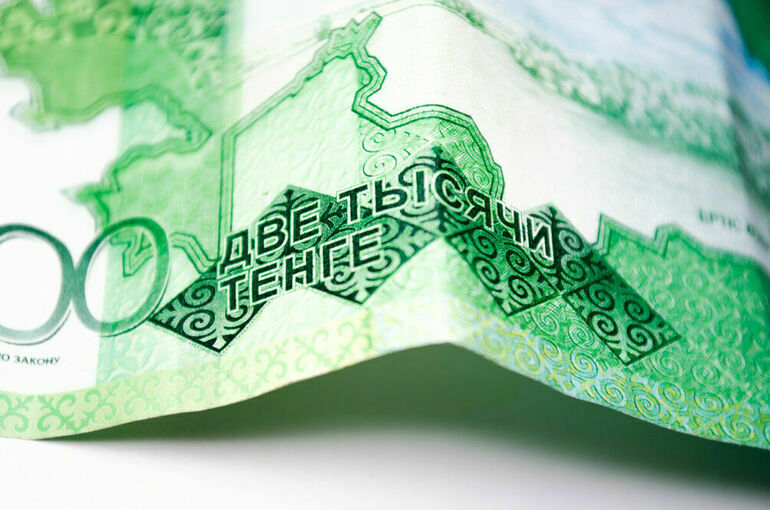 Выдачу банковских карт иностранцам в Казахстане хотят ужесточить