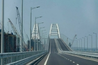 На Крымском мосту после паузы возобновили движение в обе стороны