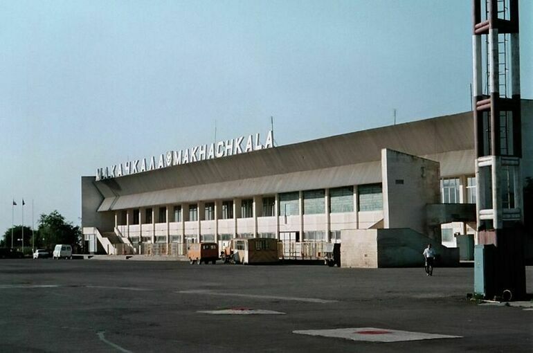 Росавиация: Аэродром в Махачкале освободили от посторонних лиц