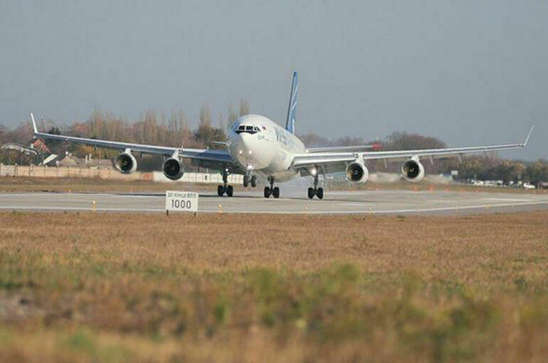 Опытный образец российского самолета Ил-96-400М совершил первый полет