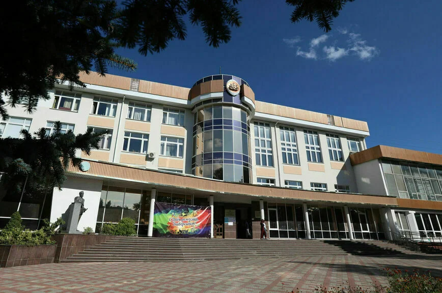 Крымский федеральный университет имени В. И. Вернадского создан в 2014 году, включив в себя восемь академий и институтов, пять колледжей и центров, 11 филиалов по всему Крыму и семь научных организаций.

