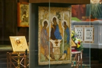 Специалисты не нашли деструктивных изменений в иконе Рублева «Троица»