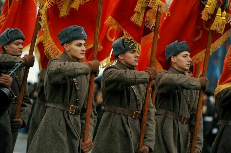 В России отмечают годовщину парада на Красной площади 7 ноября 1941 года