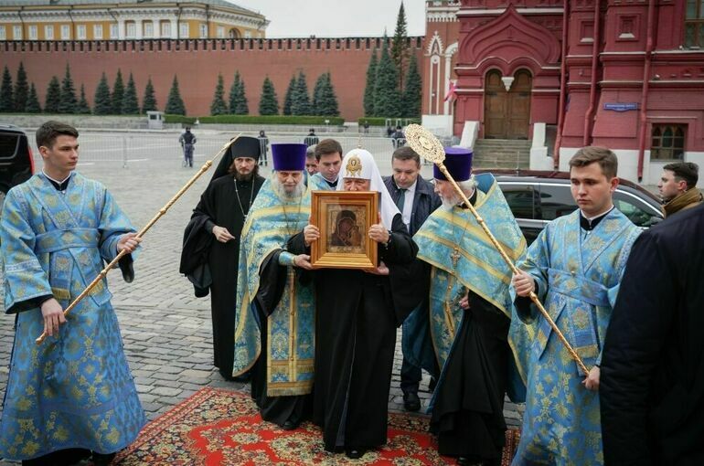 Патриарх Кирилл представил икону Казанской Божией Матери, считавшуюся утерянной