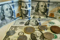 Курс доллара упал ниже 92 рублей на Мосбирже впервые с 31 октября