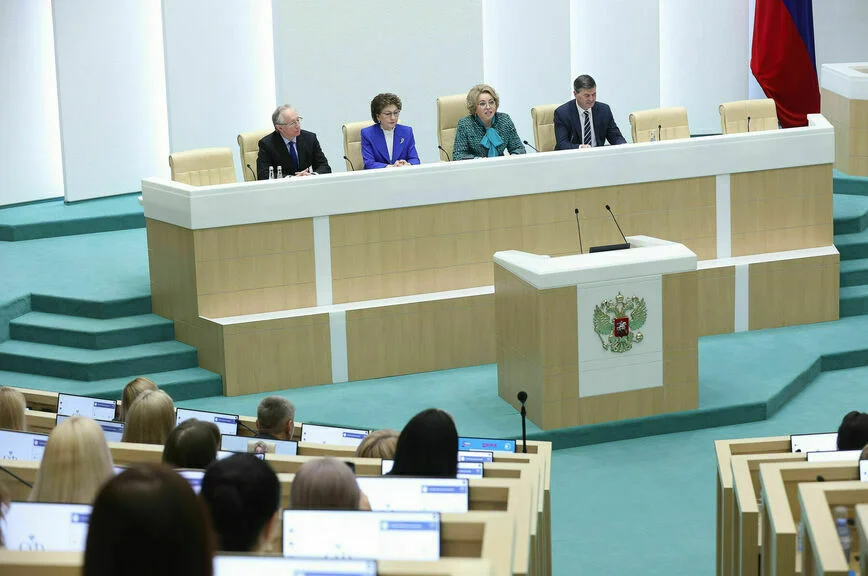 В Совфеде вручили дипломы выпускницам программы «Женщина-лидер»
